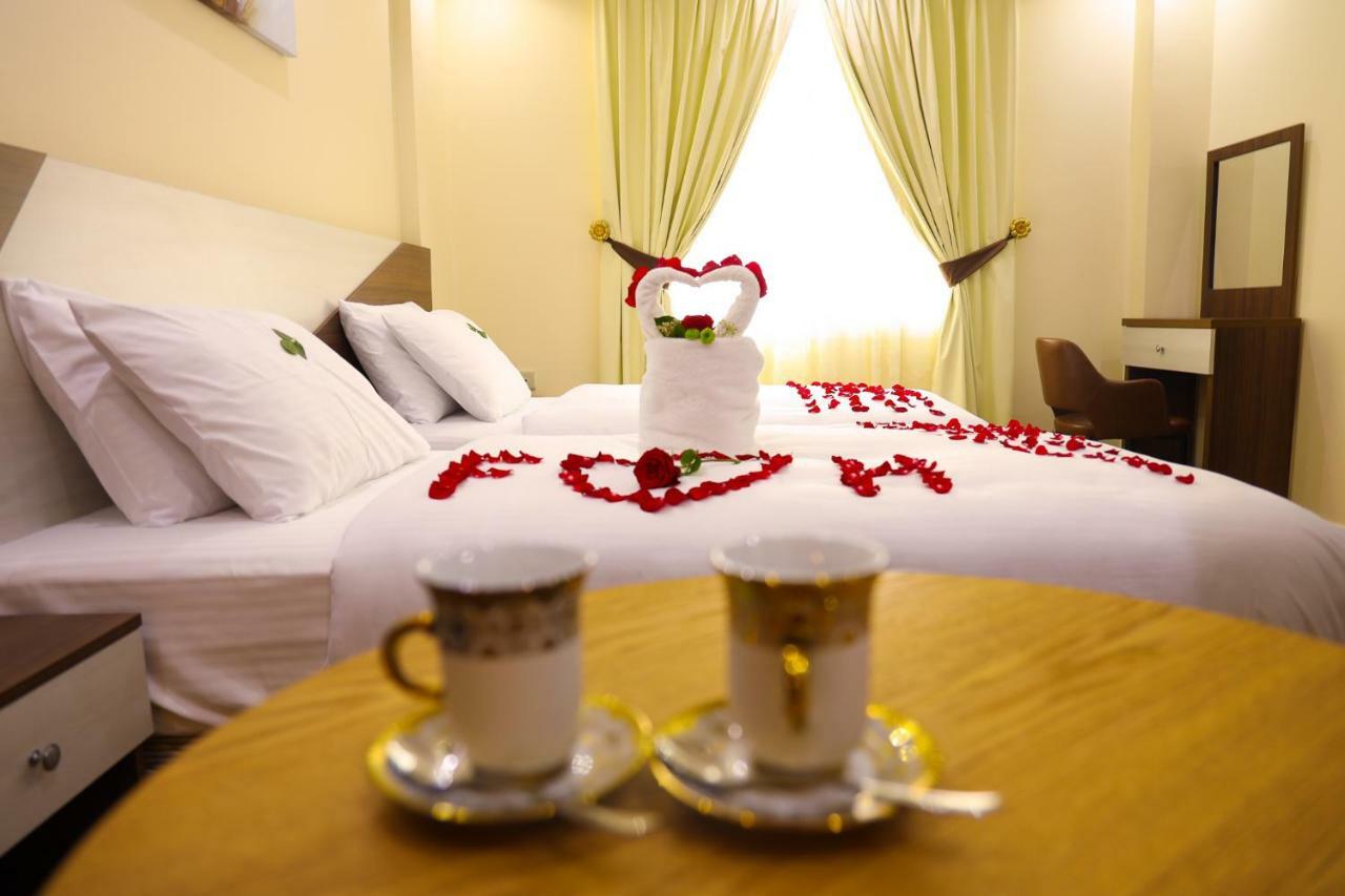 Hotel F & H 2*